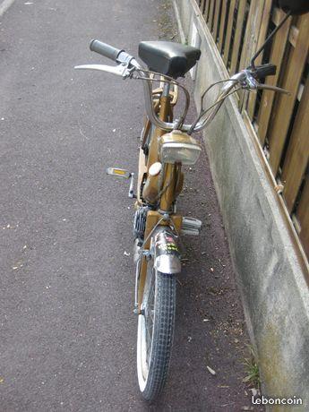 Mobylette ancienne tout d'origine 