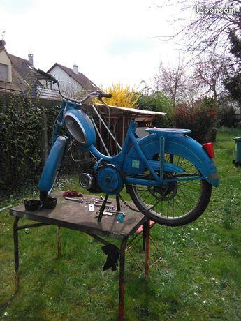 Cyclo Peugeot BB mobylette avec CG