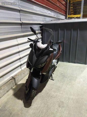 Yamaha X-Max 300