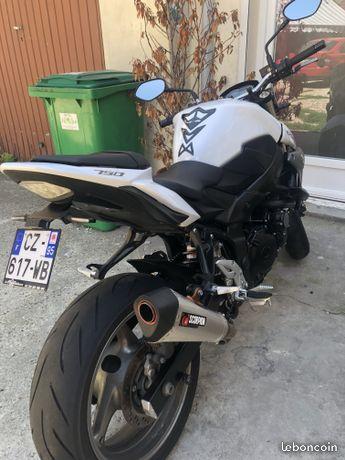 Suzuki 750 GSR Blanche - Scorpion Red Power