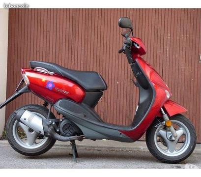 AV scooter ovetto ROUGE-Casques OFFERT