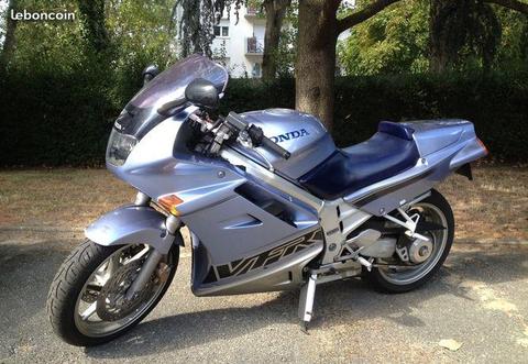 HONDA VFR 750 Carat de 1993 BON ETAT