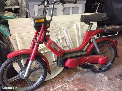 Mobylette PIAGIO VESPA (rouge)