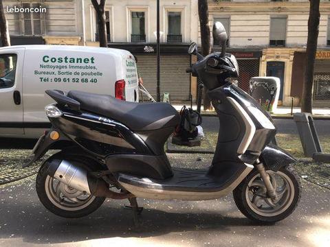 SCOOTER PIAGGIO FLY 50 2T Noir
