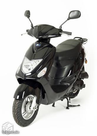 Grosse promo Scooter neuf 50 Ubereat casque offert
