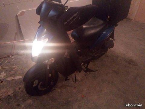 KYM CO 50 CC DANS L ETAT